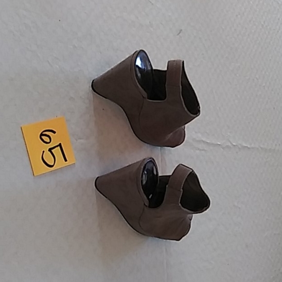 Heels - Picture 3 of 4